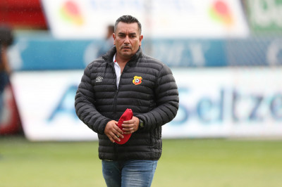 Giacone guarda el as bajo la manga: evitó dar un marcador para el debu...