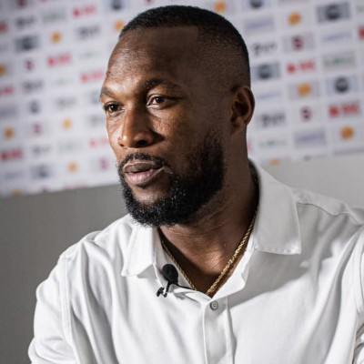 kendall Waston firma con su nuevo equipo