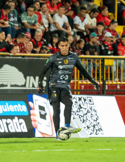  Saprissa ocupa portero urgente