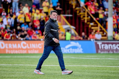 Jafet Soto explota contra árbitro y comentaristas: “No tiene pasta n...