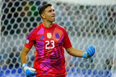La Juventus acelera por Dibu Martínez y el acuerdo ya estaría cerrado
