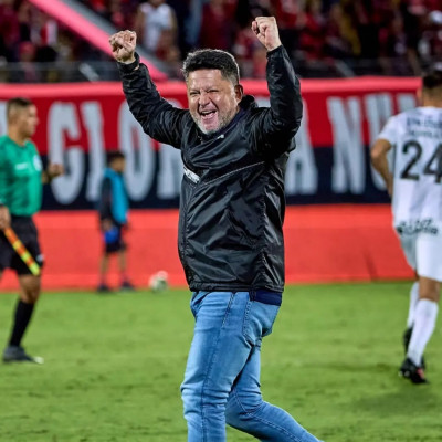 JAFET SOTO SE RETIRA DE SER ENTRENADOR