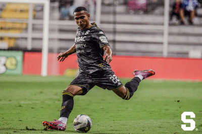 DE LOS INSULTOS A LOS APLAUSOS