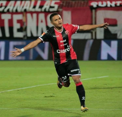 Jeaustin hace campeón a cualquiera