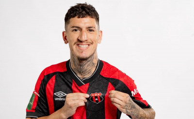 ANDERSON CANHOTO SE VISTE DE ROJINEGRO