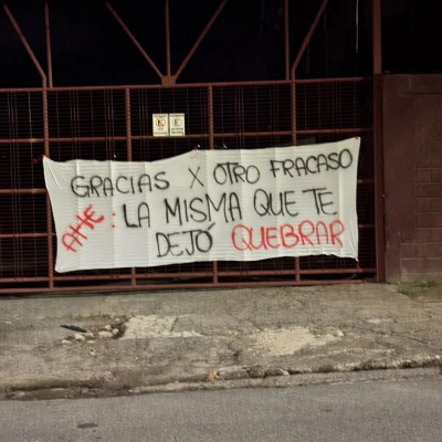 Nueva provocación: aparece manta contra Saprissa tras eliminación ant...