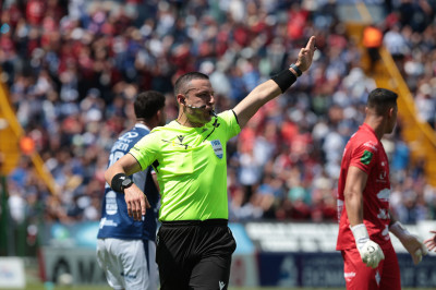 Steven Madrigal toma el silbato para el Sporting vs. Saprissa